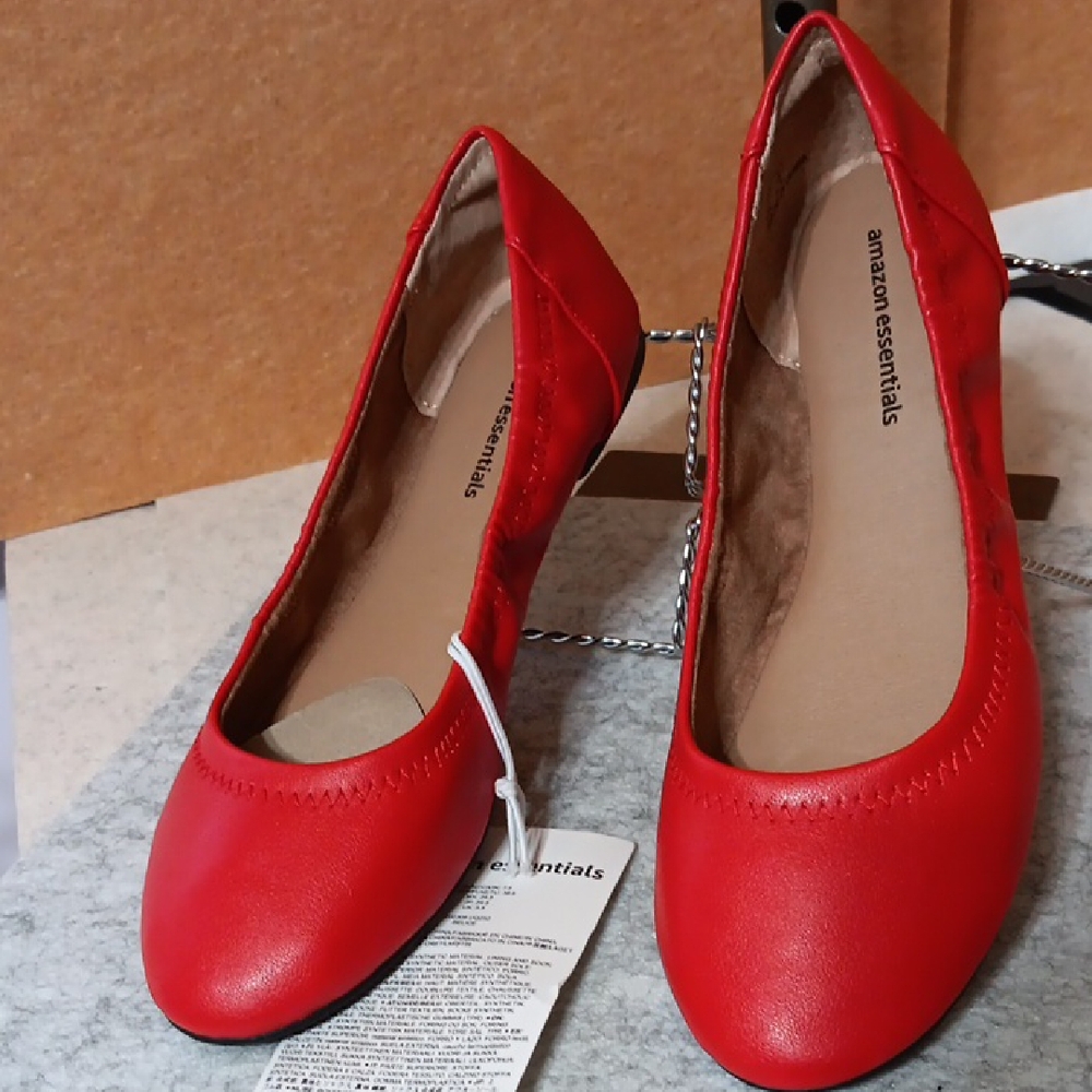 Amazon Essentials Women's Bold Red Heels